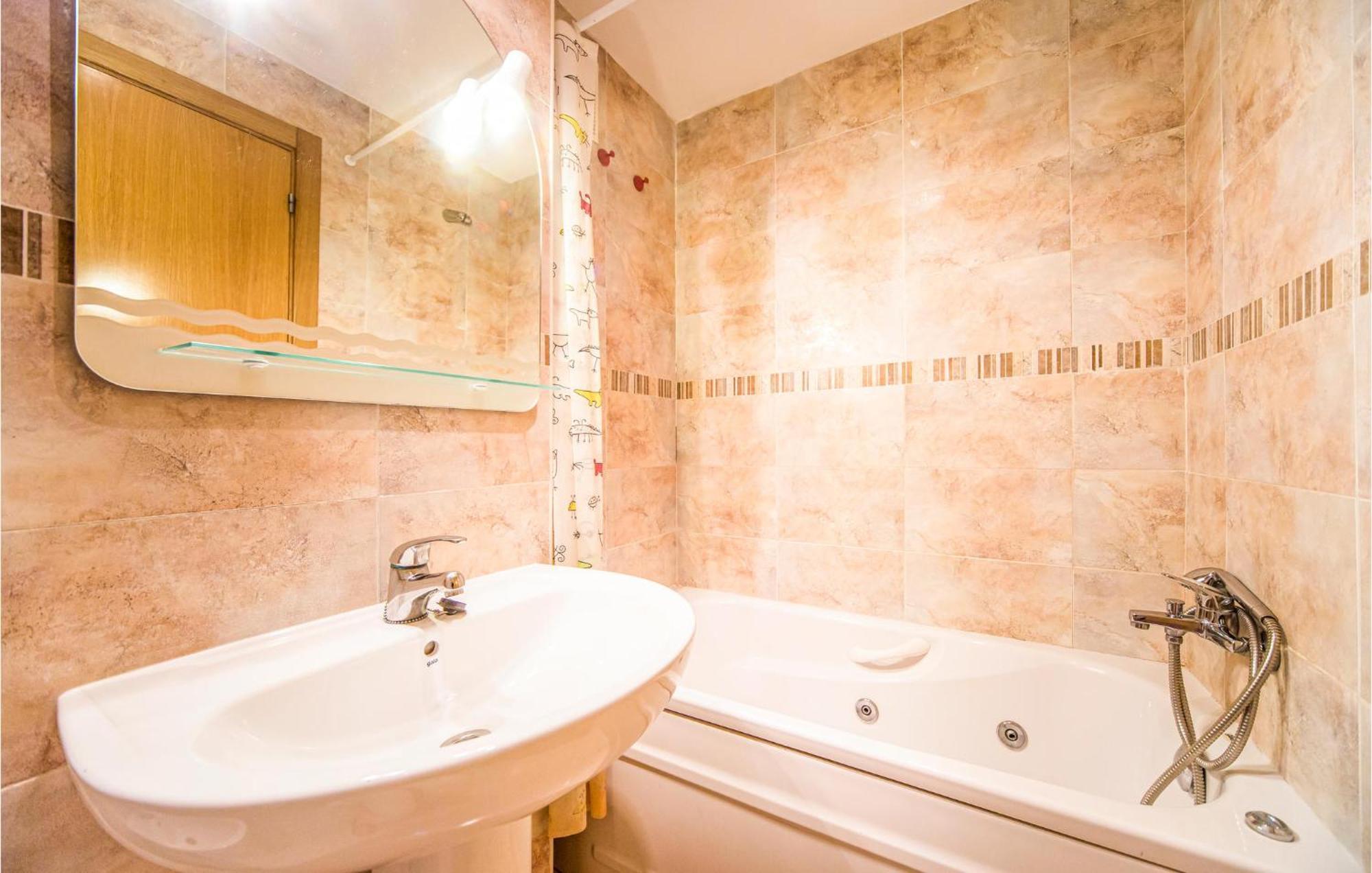 2 Bedroom Lovely Apartment In Оропеса-дель-Мар Экстерьер фото